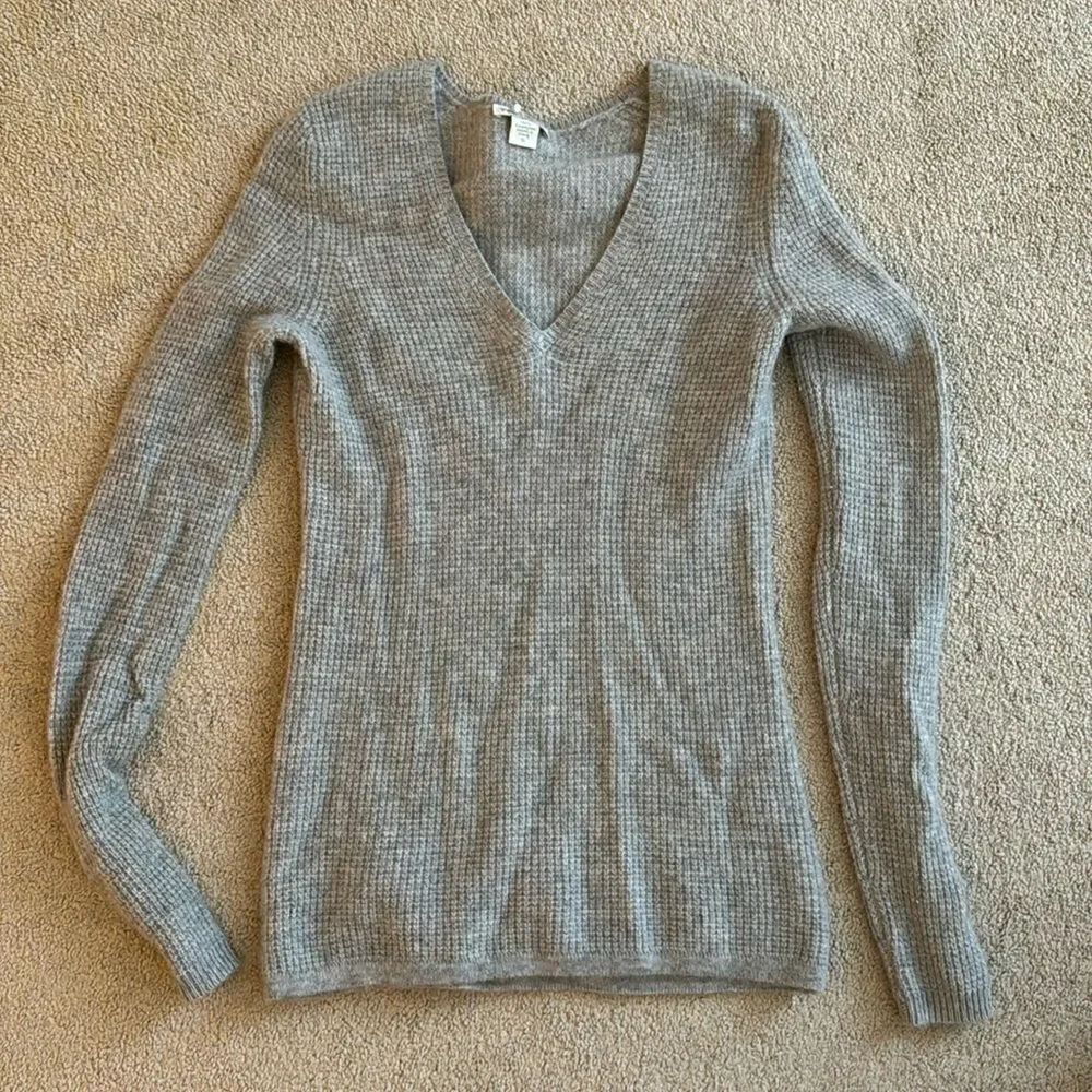 White and Warren Small Cashmere v neck sweater